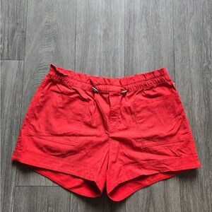 Athleta red Trekkie bag shorts size 10
